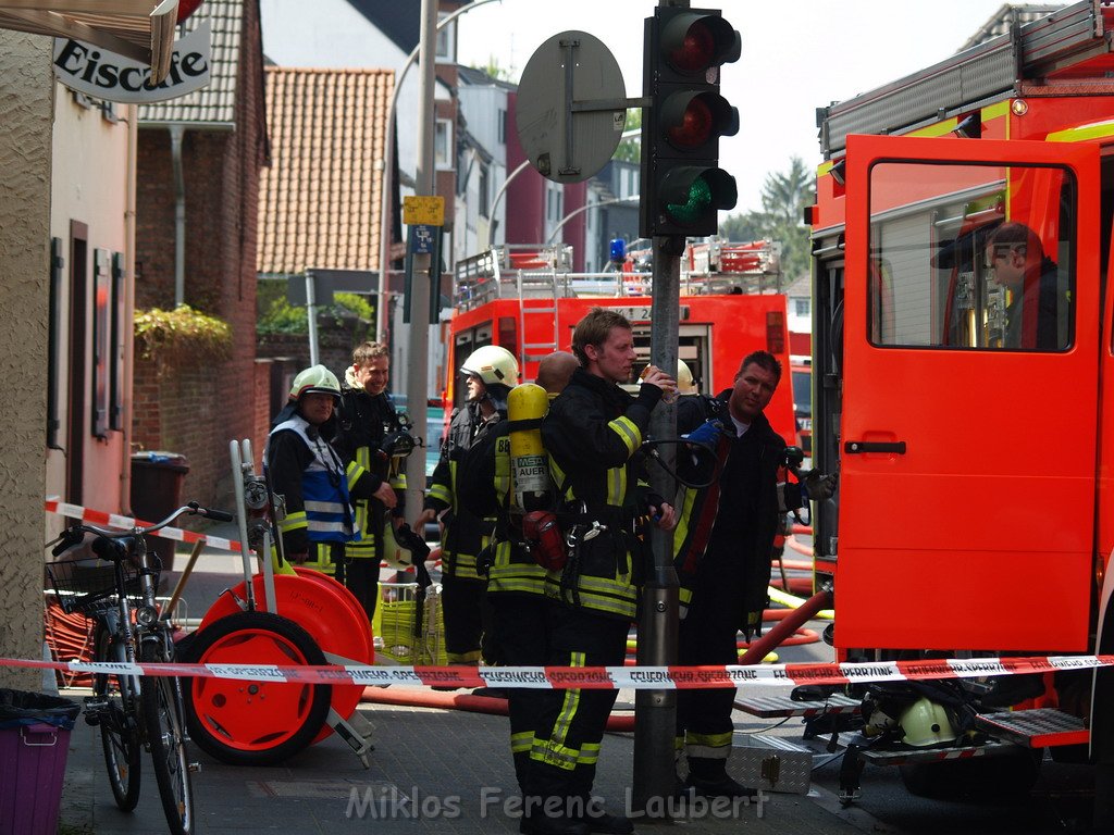 Kellerbrand mit Menschenrettung Koeln Brueck Hovenstr Olpenerstr P058.JPG